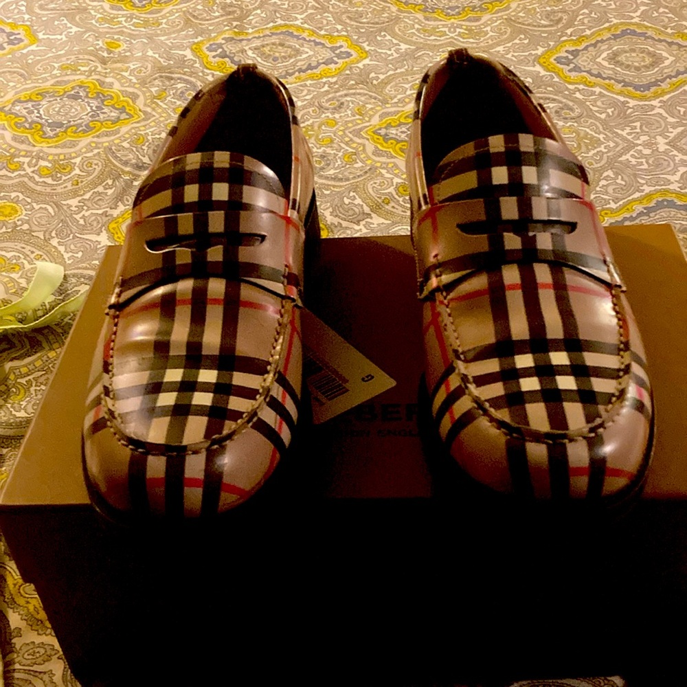 Signature Certified Burberry Loafers with bags and original box.